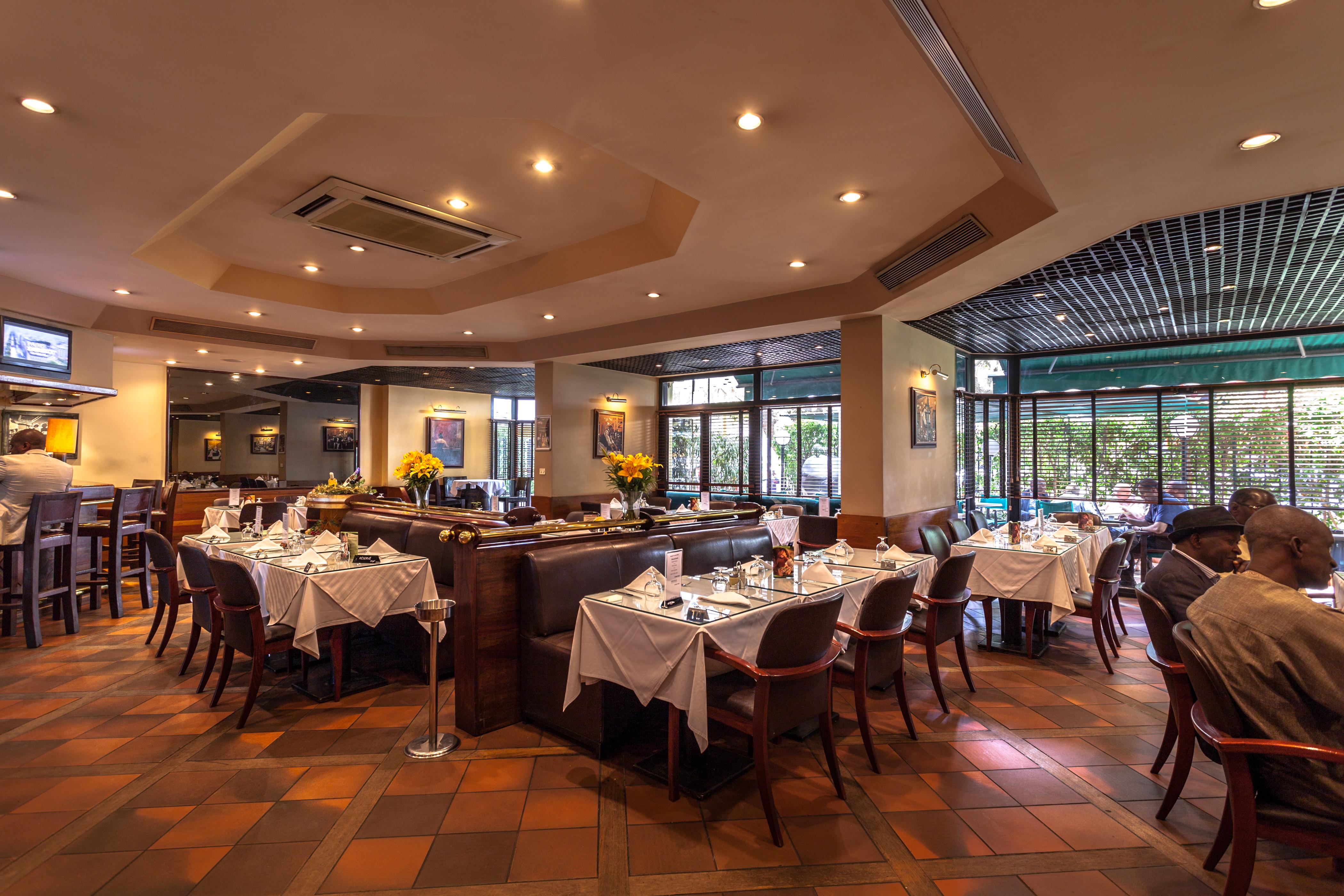 Cafe De Rome Hotel Dakar Exterior photo